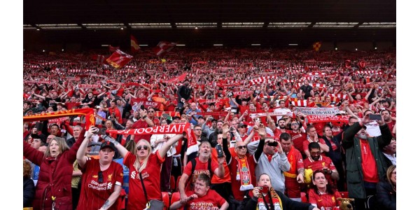 A camisola especial do Liverpool para as "20 coroas" foi utilizada A camisola especial do Liverpool para as "20 coroas" foi utilizada